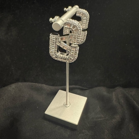 Valentino V Logo Silver Crystal Baguette Earrings - Picture 5 of 7